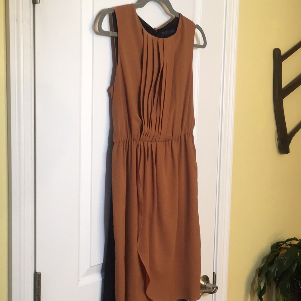 Pleated bust faux-wrap dress with tie-waist - Picture 5 of 8